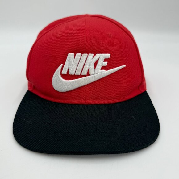 Nike Pro Cap Snapback Hat S1ze Child 4-7 Adjustable Spell Out Swoosh Red Black - Picture 1 of 9